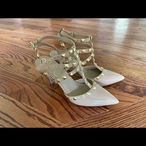 Jessica Simpson studded pumps 6.5